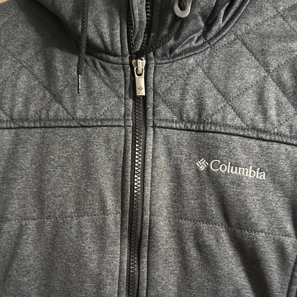 Columbia Gray Puffer Jacket with Quilted Design - Picture 2 of 9